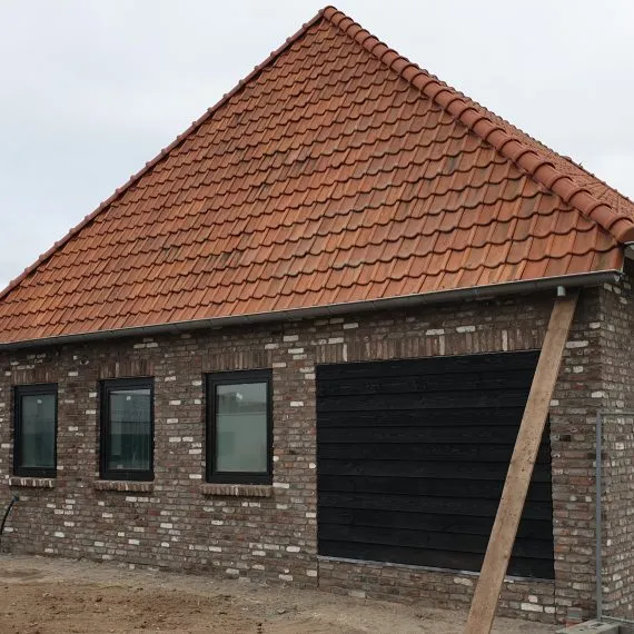 Eindresultaat paardenstal en landbouwschuur in Beugen